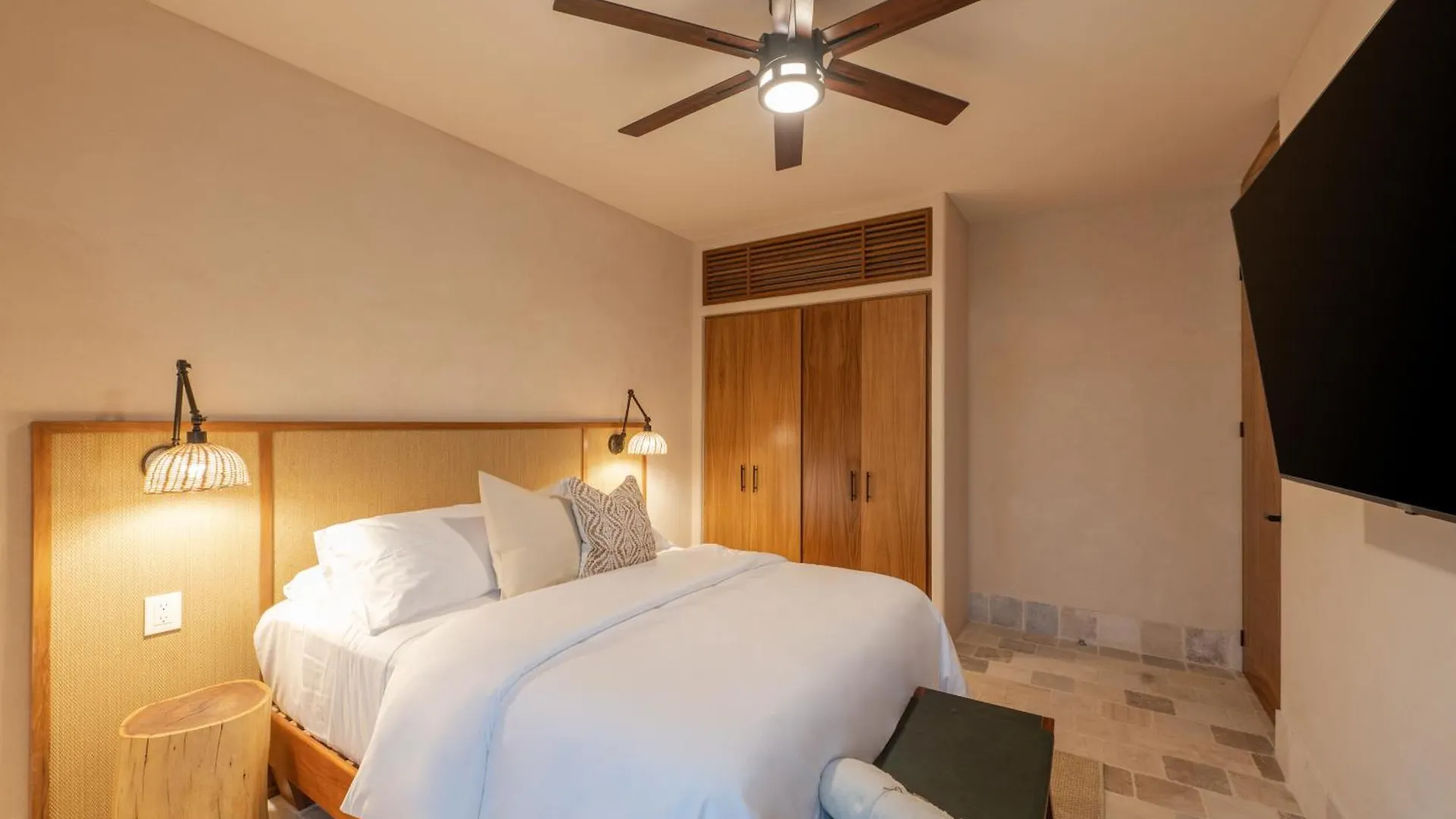 Apartamento 4Br Stunning Condo In Tulums Heart By Solmar Rentals