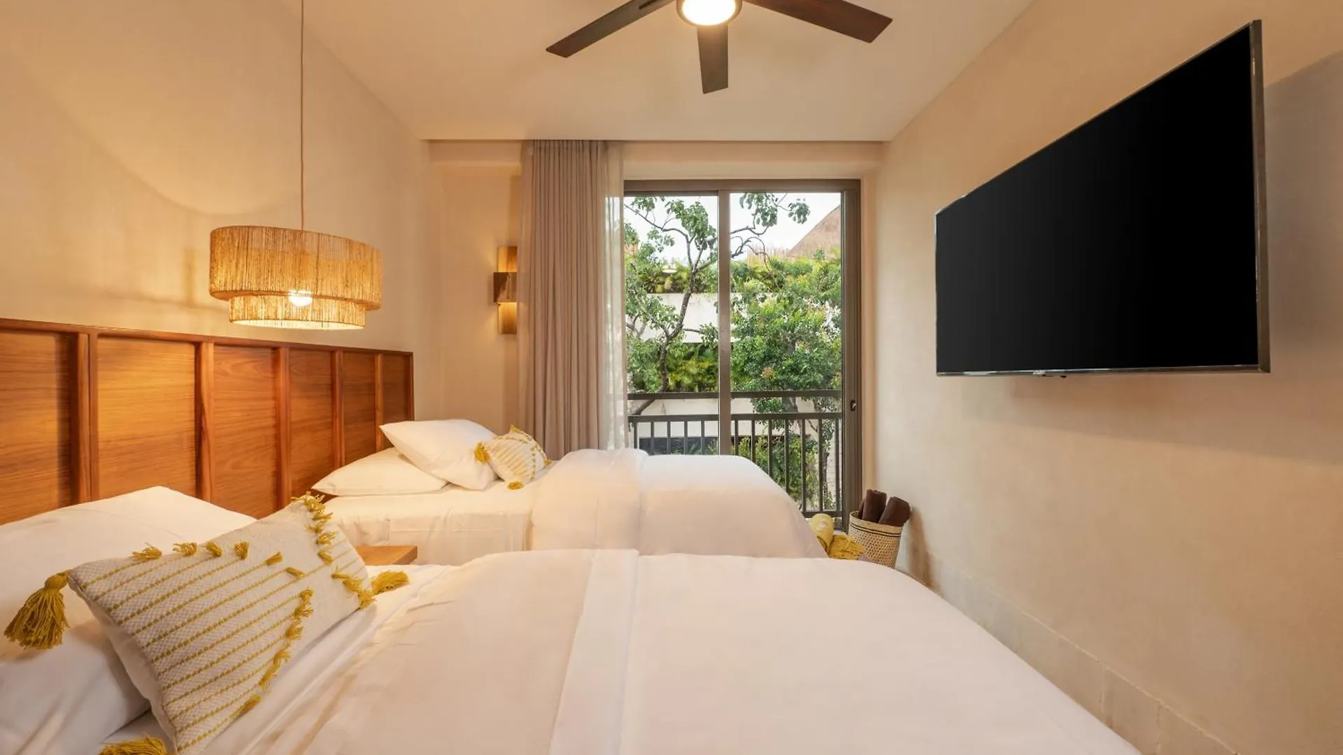 Apartamento 4Br Stunning Condo In Tulums Heart By Solmar Rentals