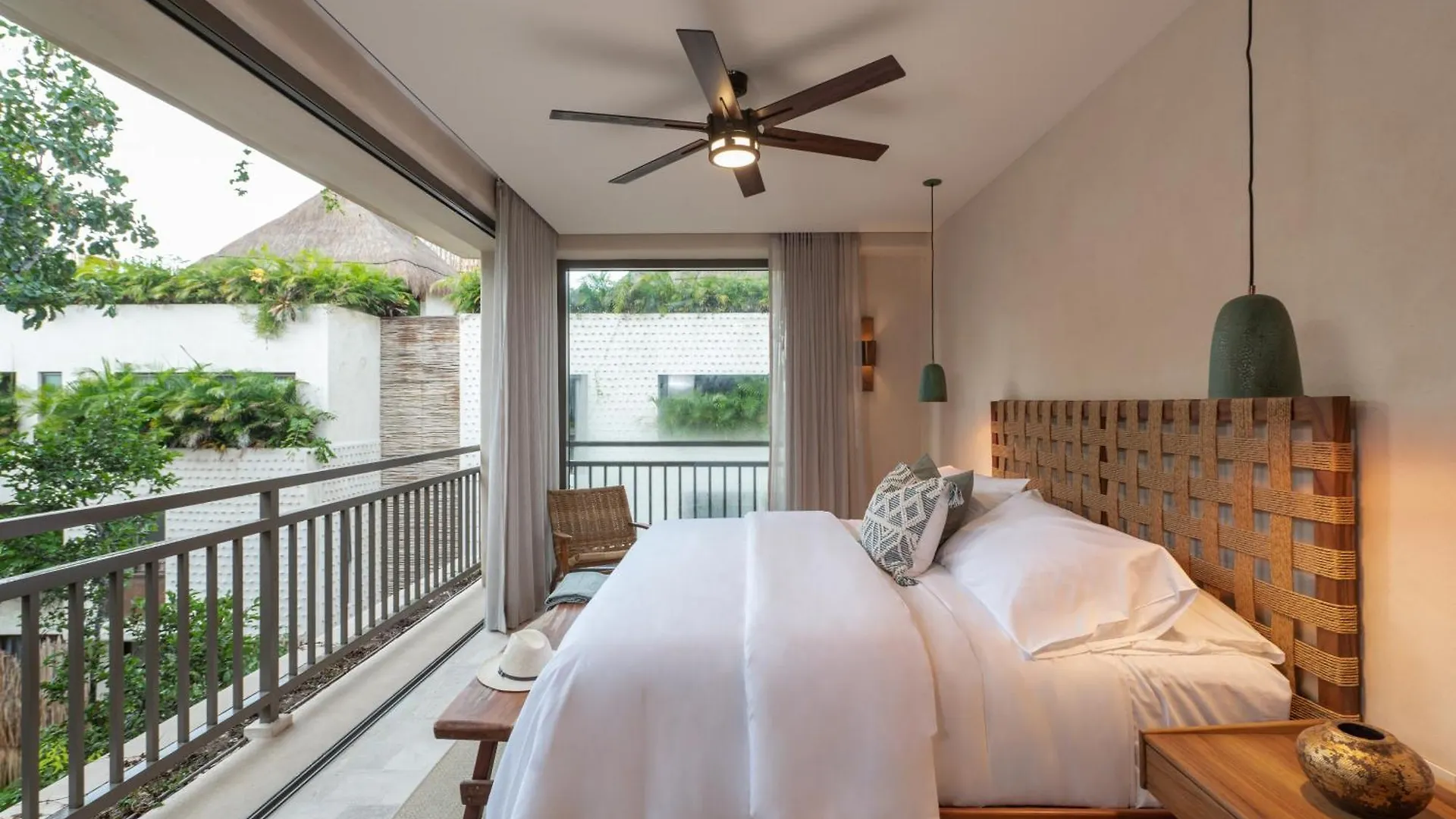 Apartamento 4Br Stunning Condo In Tulums Heart By Solmar Rentals