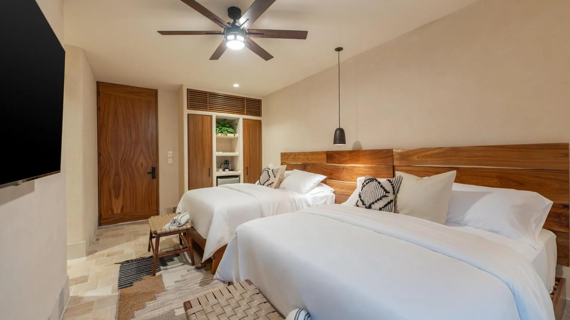 Appartamento 4Br Stunning Condo In Tulums Heart By Solmar Rentals